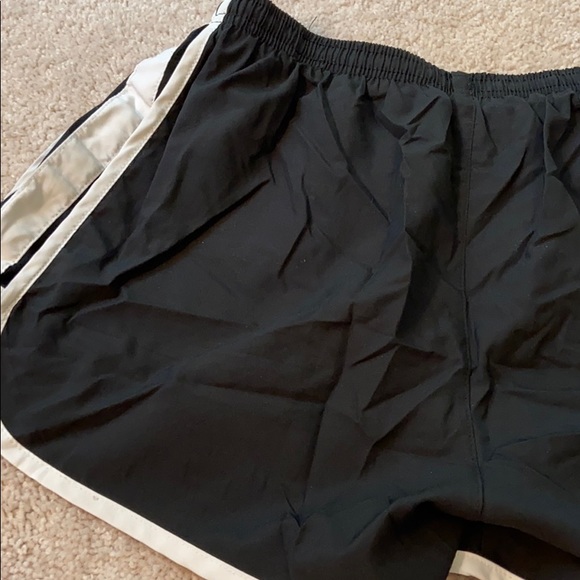 Black Nike shorts - Picture 8 of 9